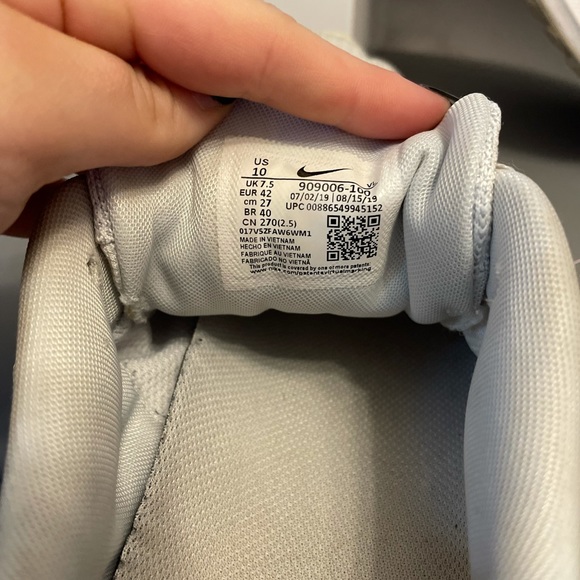 white Nike sneakers - Picture 3 of 3